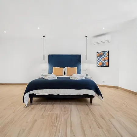 Charming & Modern 4br * Μαρμπέλλα