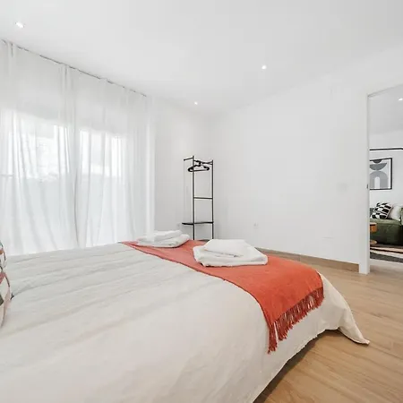 Διαμέρισμα Charming & Modern 4br Μαρμπέλλα
