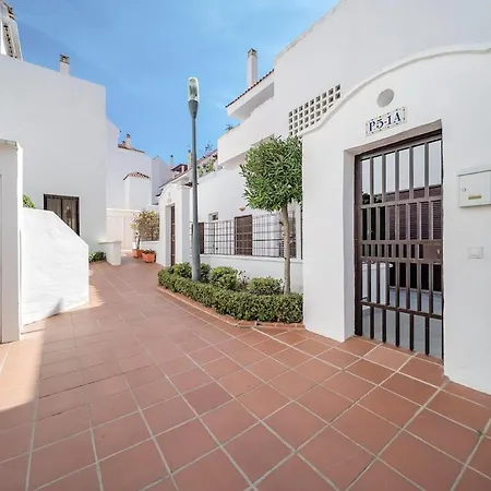 Charming & Modern 4br * Μαρμπέλλα