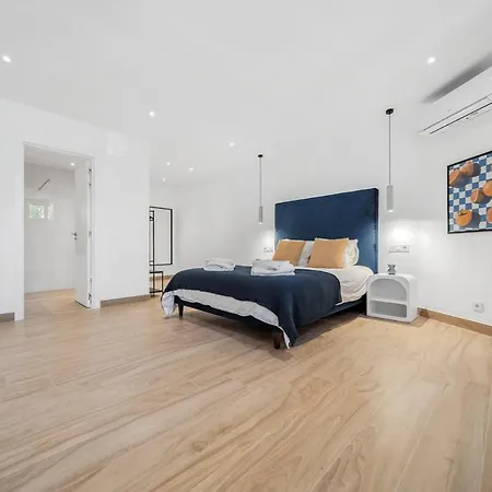 Διαμέρισμα Charming & Modern 4br Μαρμπέλλα