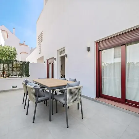 Charming & Modern 4br Μαρμπέλλα