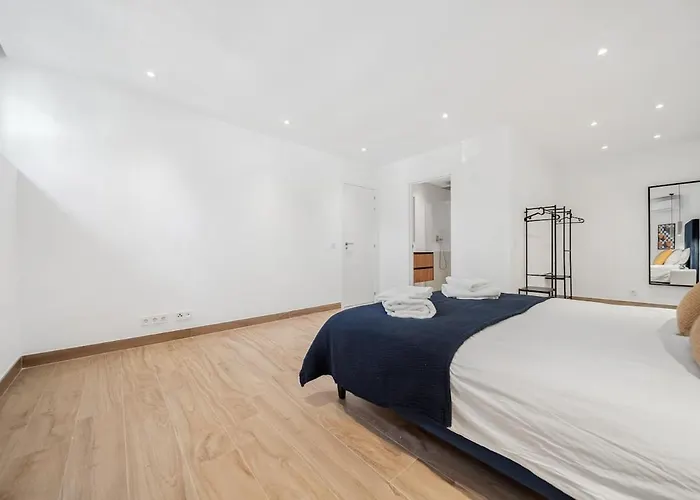 Charming & Modern 4br 公寓 马尔韦利亚