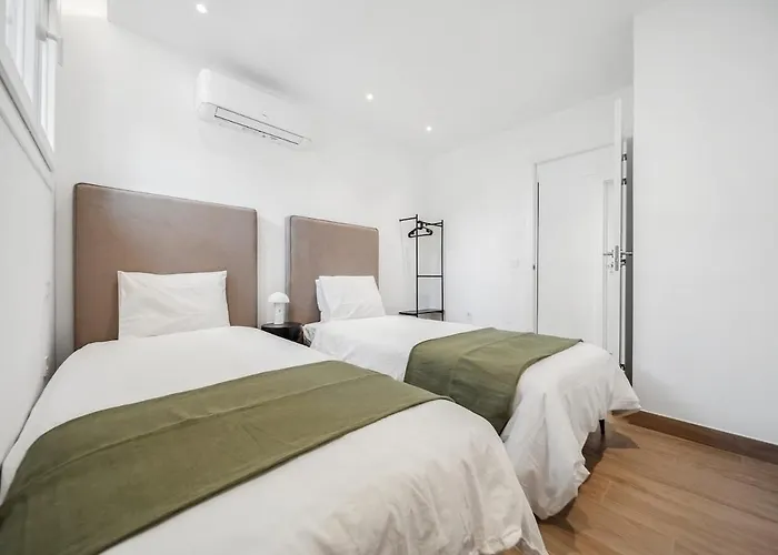 Charming & Modern 4br 公寓