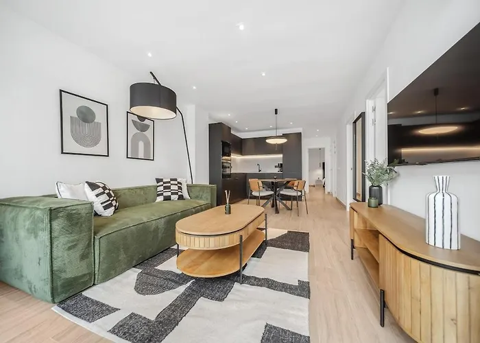 Charming & Modern 4br * 马尔韦利亚